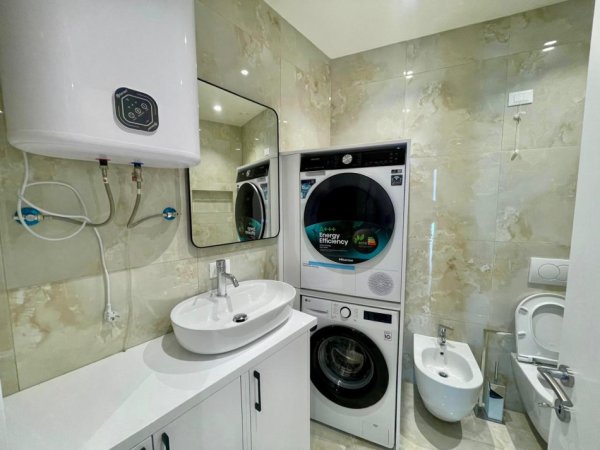 Tirane, jepet me qera apartament 2+1 Kati 11, 130 m² 2.300 € (Liqeni Artificial, Lake View Residence)