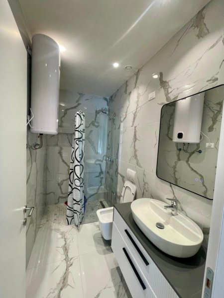 Tirane, jepet me qera apartament 2+1 Kati 11, 130 m² 2.300 € (Liqeni Artificial, Lake View Residence)