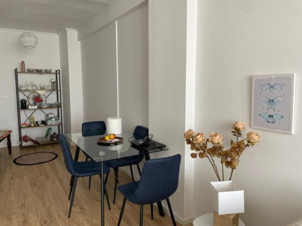 Tirane, jepet me qera apartament 1+1 Kati 7, 70 m² 470 € (Rr. Teodor Keko , pas Bar-Kafe Artisti)