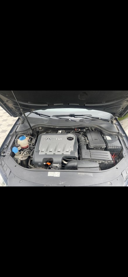 Tirane, shes makine me portobagazh Volkswagen Passat Nafte, e zeze automatik 6.700 €