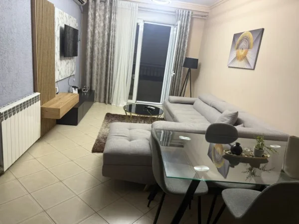 Tirane, jepet me qera apartament 2+1 Kati 6, 100 m² 600 € (Astir)