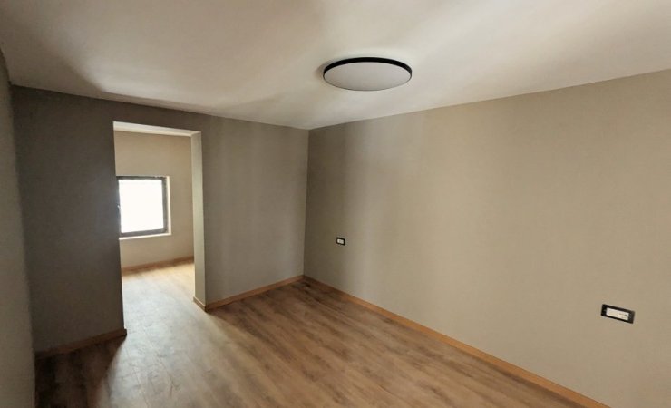 Tirane, jepet me qera zyre-Banim 2 apartmente Kati 1, 130 m² 899 € (Rruga Margarita Tutulani)
