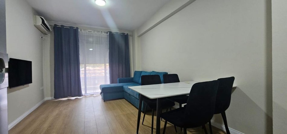 Tirane, jepet me qera apartament 1+1 Kati 2, 60 m² 600 € (Rruga Islam Alla)
