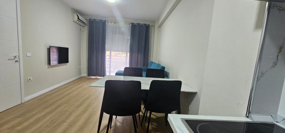 Tirane, jepet me qera apartament 1+1 Kati 2, 60 m² 600 € (Rruga Islam Alla)
