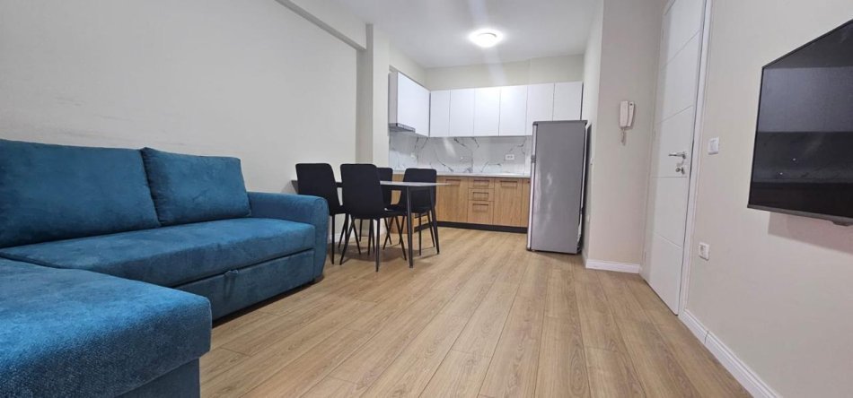 Tirane, jepet me qera apartament 1+1 Kati 2, 60 m² 600 € (Rruga Islam Alla)