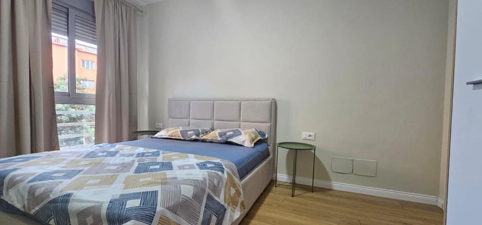 Tirane, jepet me qera apartament 1+1 Kati 2, 60 m² 600 € (Rruga Islam Alla)