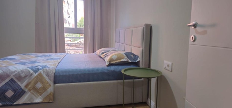 Tirane, jepet me qera apartament 1+1 Kati 2, 60 m² 600 € (Rruga Islam Alla)