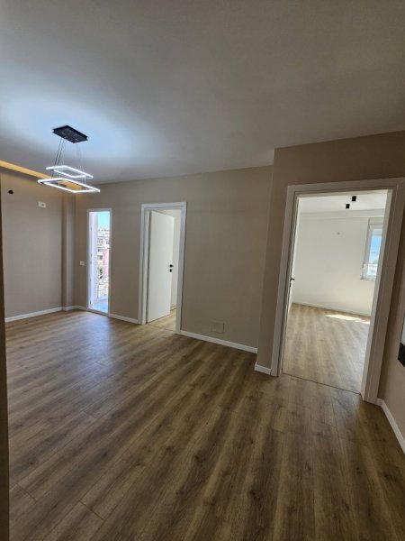 Tirane, shes apartament 2+1+Ballkon Kati 4, 79 m² 189.000 € (Hoxhe vokrri)