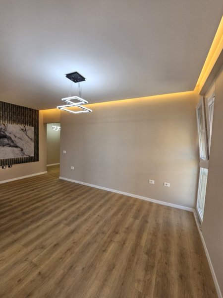 Tirane, shes apartament 2+1+Ballkon Kati 4, 79 m² 189.000 € (Hoxhe vokrri)