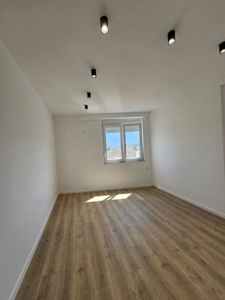 Tirane, shes apartament 2+1+Ballkon Kati 4, 79 m² 189.000 € (Hoxhe vokrri)