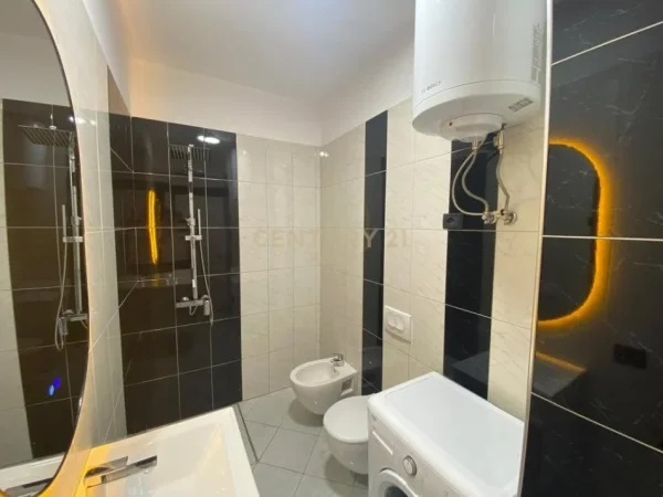Tirane, jepet me qera apartament 1+1 Kati 5, 90 m² 1.000 € (Rruga e Kosovareve)