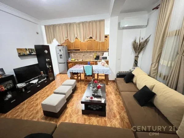 Tirane, jepet me qera Vile 2+1 Kati 2, 249 m² 1.500 € (Ali Demi)