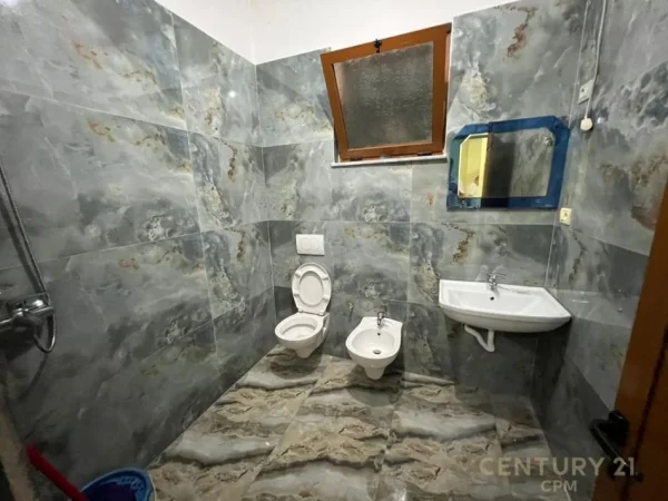 Tirane, jepet me qera Vile 2+1 Kati 2, 249 m² 1.500 € (Ali Demi)