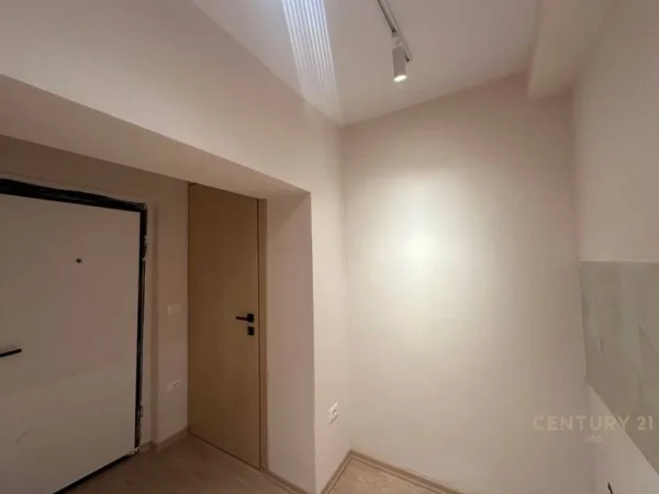 Tirane, jepet me qera ambjent biznesi Kati 1, 50 m² 1.000 € (Myslym Shyri)