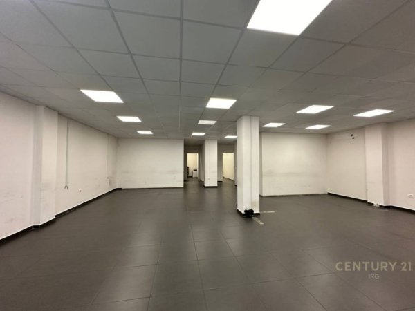 Tirane, jepet me qera ambjent biznesi Kati 0, 200 m² 2.000 € (Kopshti Zologjik)