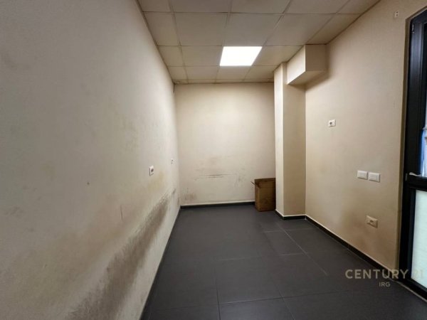 Tirane, jepet me qera ambjent biznesi Kati 0, 200 m² 2.000 € (Kopshti Zologjik)