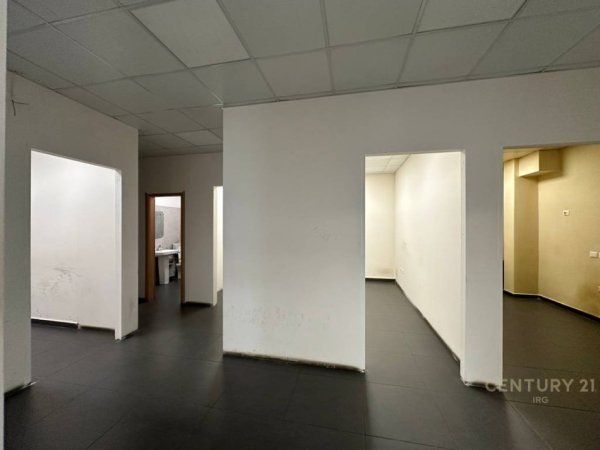 Tirane, jepet me qera ambjent biznesi Kati 0, 200 m² 2.000 € (Kopshti Zologjik)