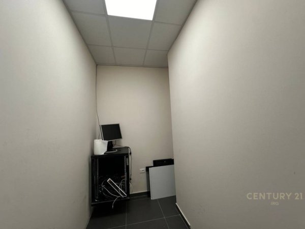 Tirane, jepet me qera ambjent biznesi Kati 0, 200 m² 2.000 € (Kopshti Zologjik)