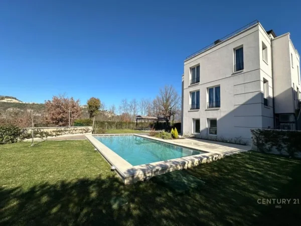 Tirane, jepet me qera Vile 3+1 Kati 3, 579 m² 6.800 € (Teg)