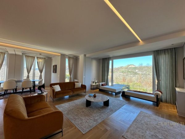 Tirane, jepet me qera Vile 3+1 Kati 3, 579 m² 6.800 € (Teg)