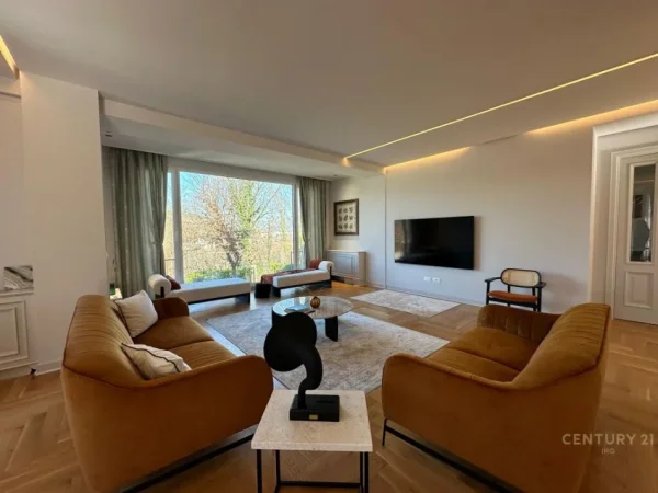 Tirane, jepet me qera Vile 3+1 Kati 3, 579 m² 6.800 € (Teg)