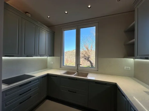 Tirane, jepet me qera Vile 3+1 Kati 3, 579 m² 6.800 € (Teg)