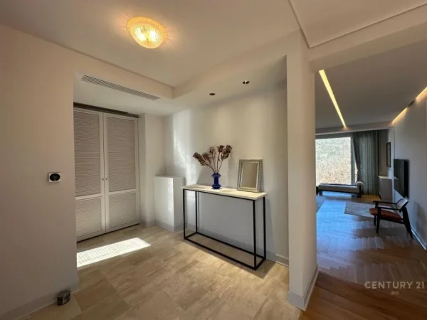 Tirane, jepet me qera Vile 3+1 Kati 3, 579 m² 6.800 € (Teg)