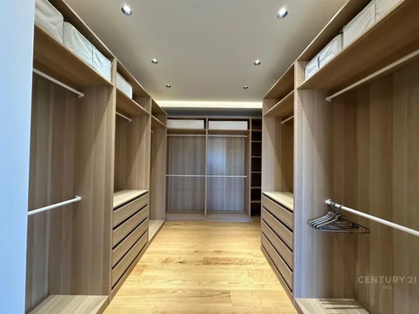 Tirane, jepet me qera Vile 3+1 Kati 3, 579 m² 6.800 € (Teg)