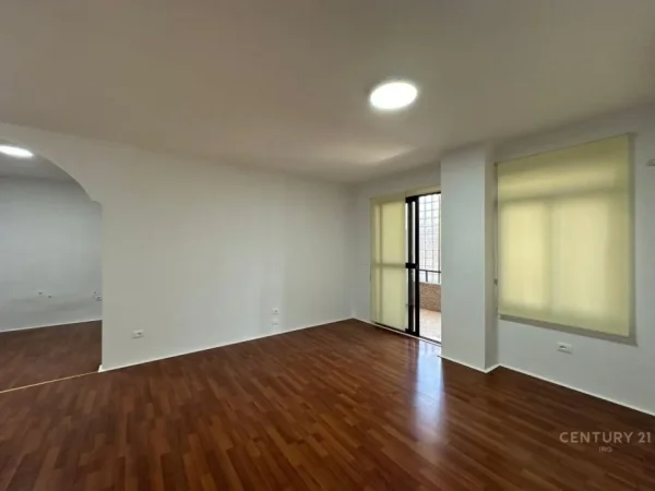 Tirane, jepet me qera ambjent biznesi Kati 2, 119 m² 1.400 € (Bllok)