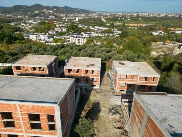 Tirane, shes Vile 2+1+Ballkon Kati 3, 282 m² 600.000 € (Lunder)