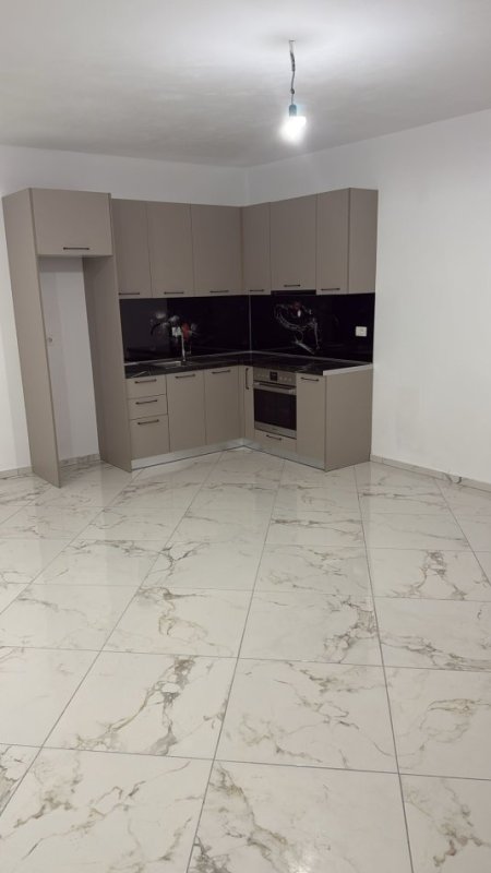 Tirane, jepet me qera shtepi 2+1+Ballkon Kati 1, 117 m² 500 € (Rruga Niko Avrami Shkolla Bajram Curri)