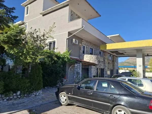 Gjirokaster, shitet hotel Kati 3, 1.100 m² 600.000 € (Autostrada kakavije)