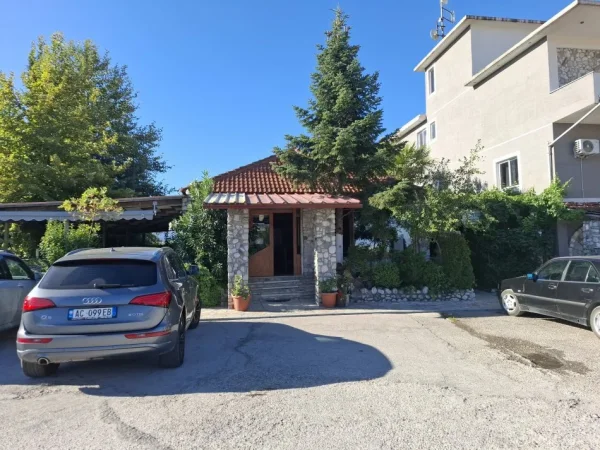 Gjirokaster, shitet hotel Kati 3, 1.100 m² 600.000 € (Autostrada kakavije)