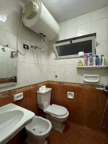 Tirane, jepet me qera apartament 2+1+Ballkon Kati 5, 80 m² 35.000 € (Xhamia e Tabakeve)