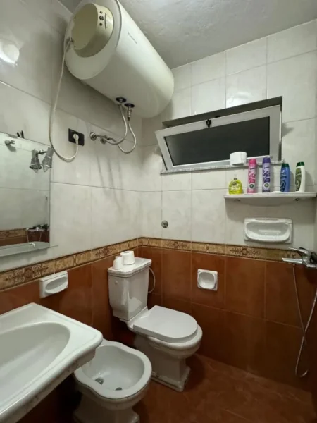 Tirane, jepet me qera apartament 2+1+Ballkon Kati 5, 80 m² 35.000 € (Xhamia e Tabakeve)