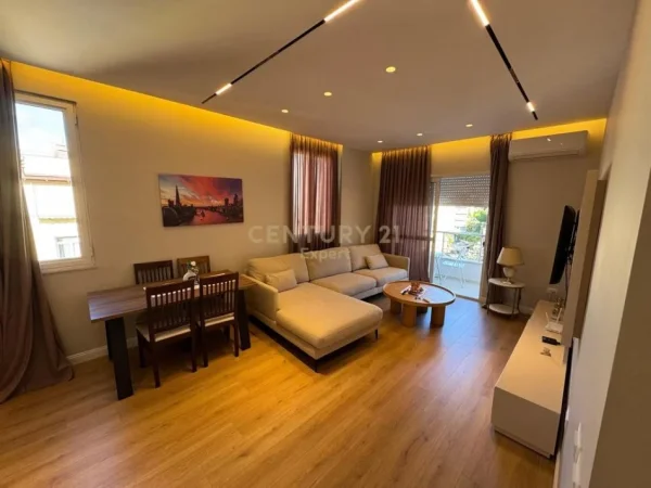 Tirane, jepet me qera apartament 1+1 Kati 6, 80 m² 700 € (Kopshti Botanik)