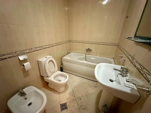 Shqiperi, jepet me qera apartament 2+1+Aneks+Ballkon Kati 3, 90 m² 500 € (Neom120165)