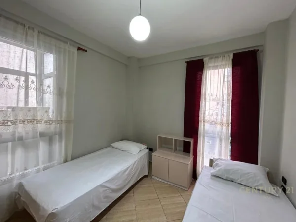 Tirane, jepet me qera apartament 2+1 Kati 2, 80 m² 650 € (Myslym shyri)