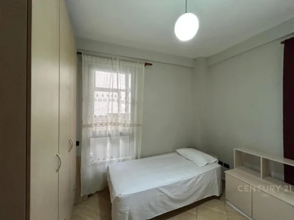 Tirane, jepet me qera apartament 2+1 Kati 2, 80 m² 650 € (Myslym shyri)