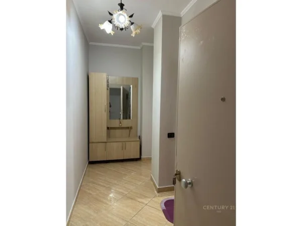 Tirane, jepet me qera apartament 2+1 Kati 2, 80 m² 650 € (Myslym shyri)