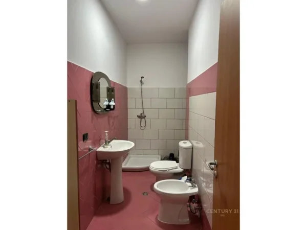 Tirane, jepet me qera apartament 2+1 Kati 2, 80 m² 650 € (Myslym shyri)