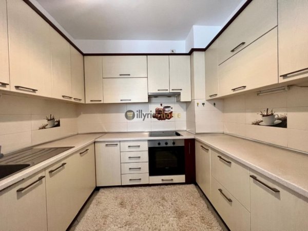 Tirane, jepet me qera apartament 2+1 , 105 m² 900 € 