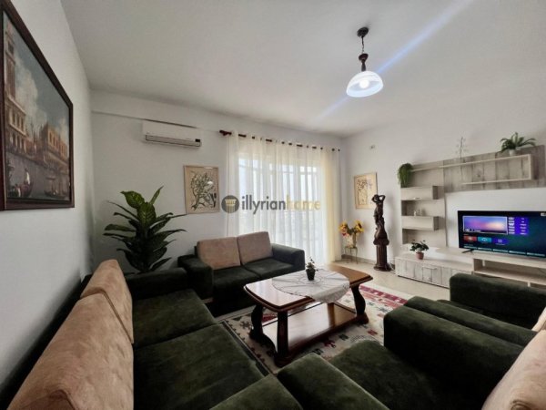 Tirane, jepet me qera apartament 2+1 , 105 m² 900 € 