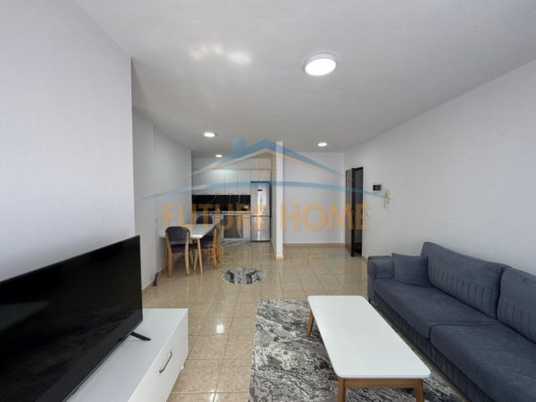 Tirane, jepet me qera apartament 2+1 Kati 4, 83 m² 800 € (Ish Fusha e Aviacionit)
