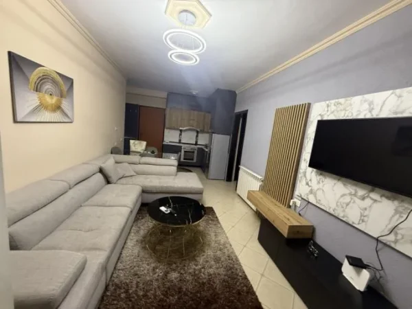 Tirane, jepet me qera apartament 2+1+Aneks+Ballkon Kati 6, 100 m² 600 € (Astir)