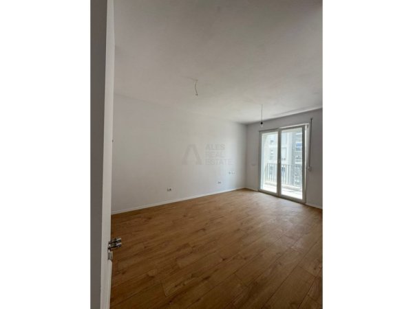 Tirane, shitet apartament 1+1 Kati 5, 52 m² 65.000 € 