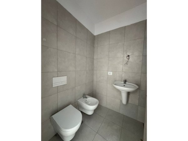 Tirane, shitet apartament 1+1 Kati 5, 52 m² 65.000 € 