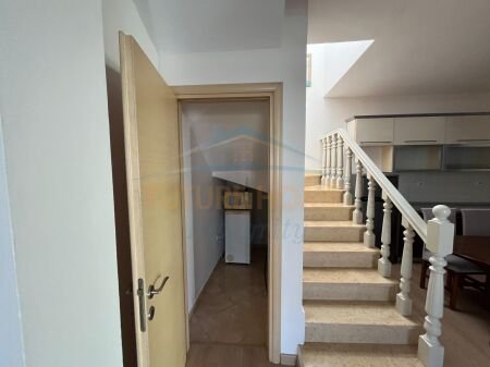 Tirane, jepet me qera apartament duplex 2 Katshe , 155 m² 1.100 € 