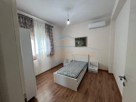 Tirane, jepet me qera apartament duplex 2 Katshe , 155 m² 1.100 € 