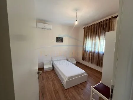 Tirane, jepet me qera apartament duplex 2 Katshe , 155 m² 1.100 € 